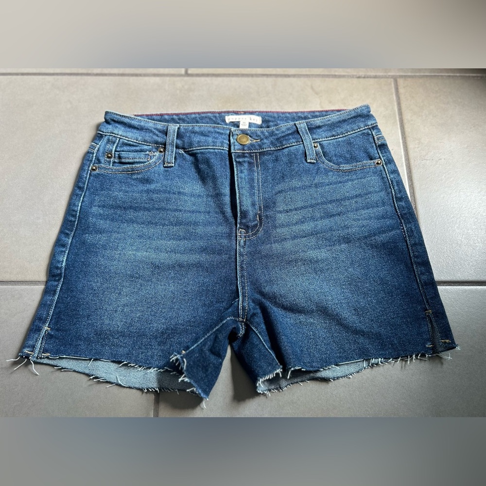 Shorts - Picture 2 of 7
